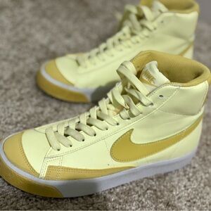 Nike Blazer Mid "77 SE Big Kids Shoes ~Sneakers Size 5Y Style